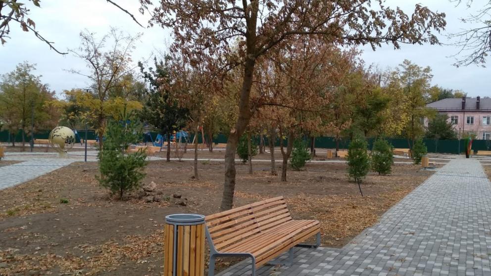 В Зеленокумске завершают благоустройство парка Дворца культуры