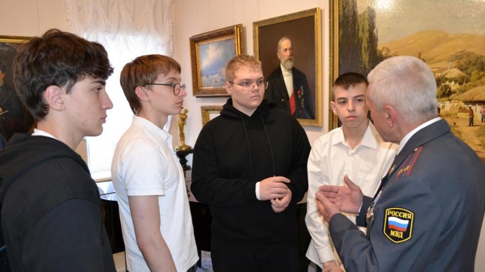 Кисловодские старшеклассники встретились с добровольцами СВО в музее