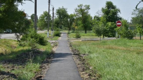 В селе Водораздел отремонтировали два тротуара на центральных улицах