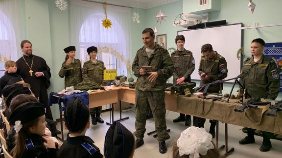 Юные гимназисты познакомились с традиционным оружием казачества