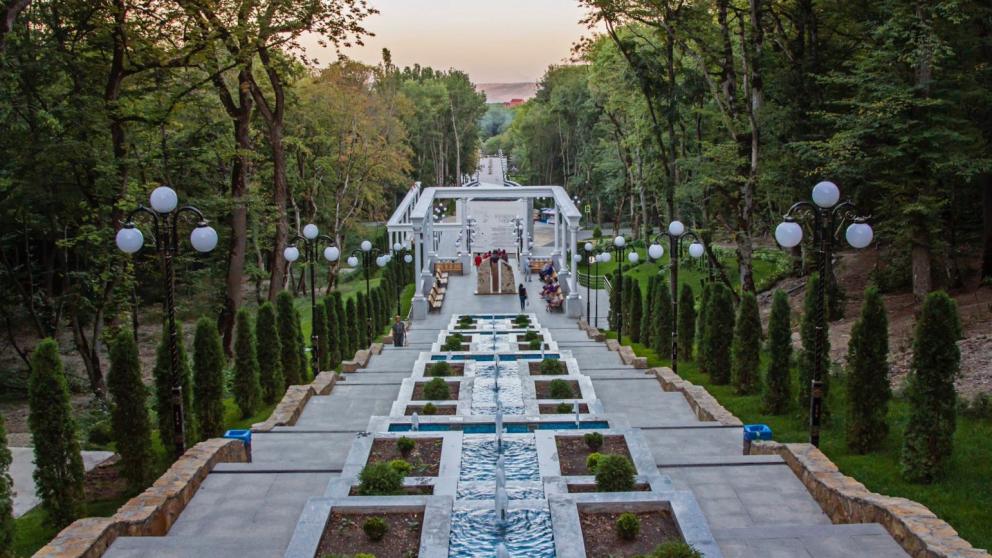 Детский мяч в Железноводске от каскадной лестницы докатился до Феррум площади