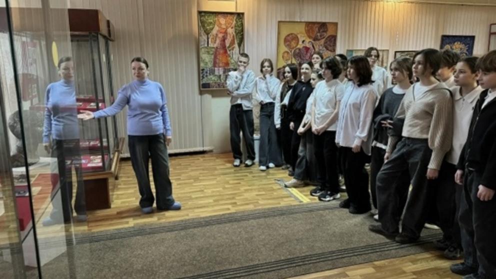 Школьников Невинномысска в городском музее ознакомили с двумя выставками