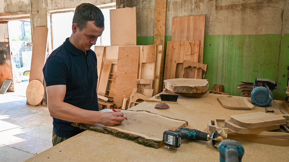 Соцконтракт позволил ставропольскому столяру стать дизайнером