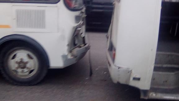 Два автобуса не поделили перекрёсток «Кулакова – Юности» в Ставрополе