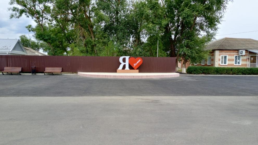 В селе Ипатовского округа Ставрополья благоустроили центральную площадь