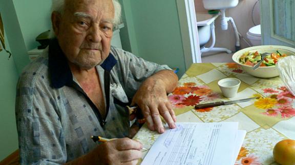 Ремонт к дню рождения ветерана сделали в квартире Алексея Мирошниченко