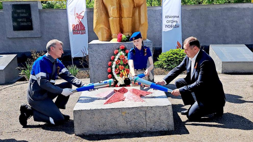 В селе Нижняя Александровка зажгли Вечный огонь от частицы пламени на Мамаевом кургане