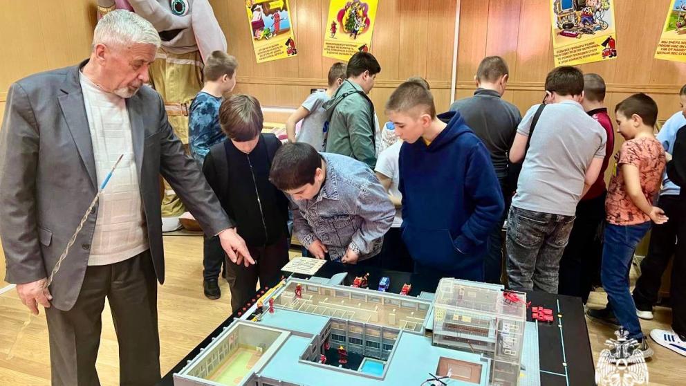 Экскурсию по музею пожарной охраны провели для школьников из села Пелагиада