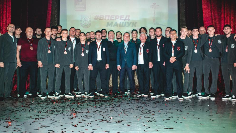 Футболисты пятигорского «Машука-КМВ» получили бронзовые медали