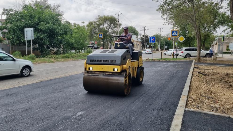 Новые парковки появились возле школ Будённовска