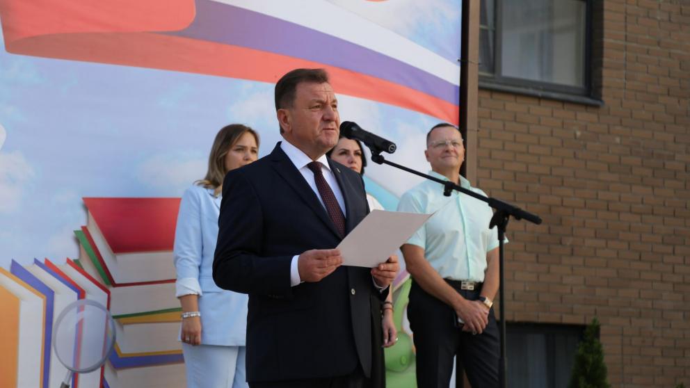 В День знаний школьников поздравил мэр Ставрополя Иван Ульянченко