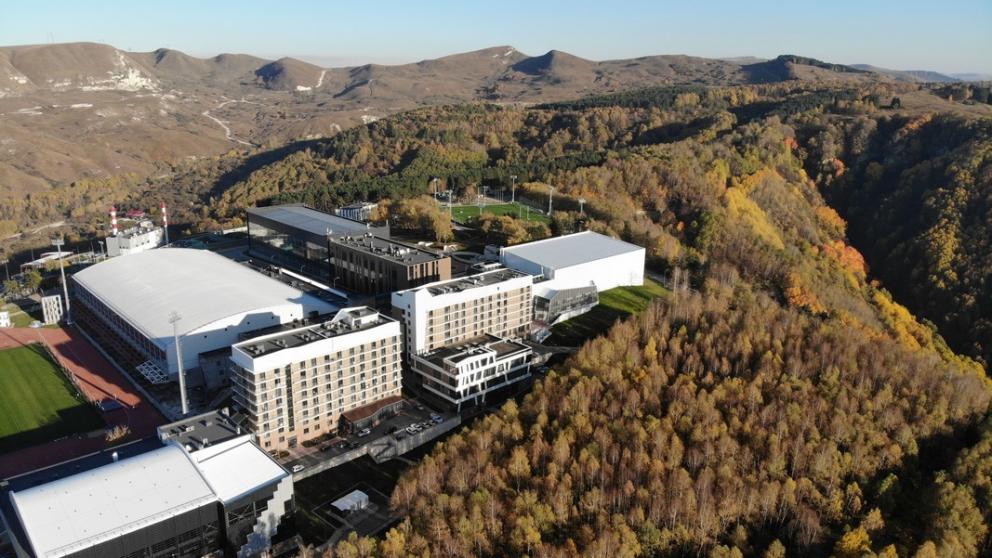 Молодёжная сборная России по сноуборду тренируется в Кисловодске