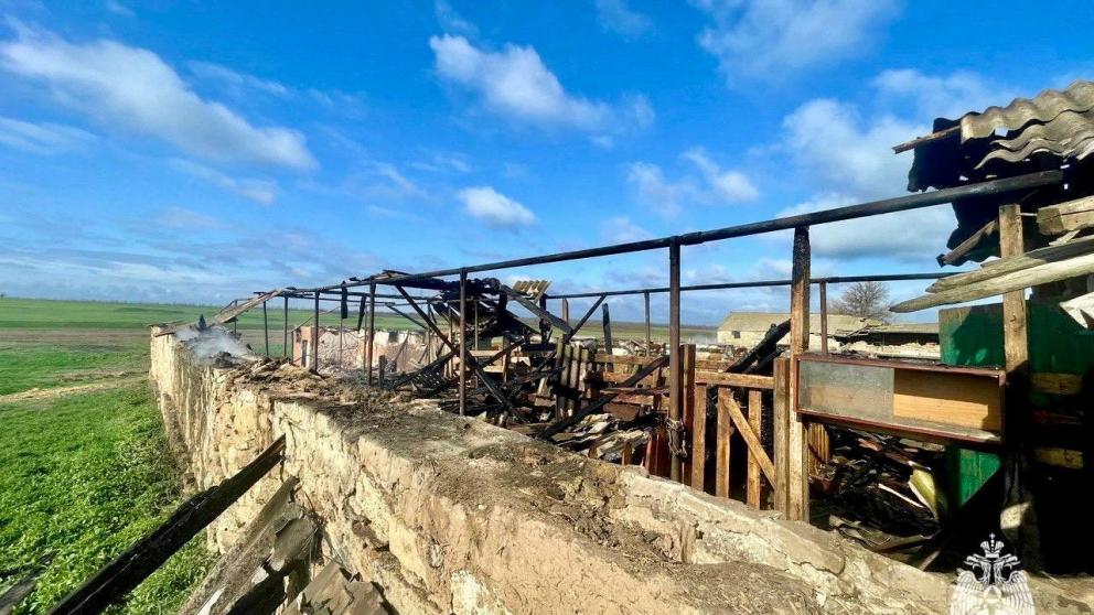 Удар молнии мог стать причиной пожара на ферме в Ставропольском крае