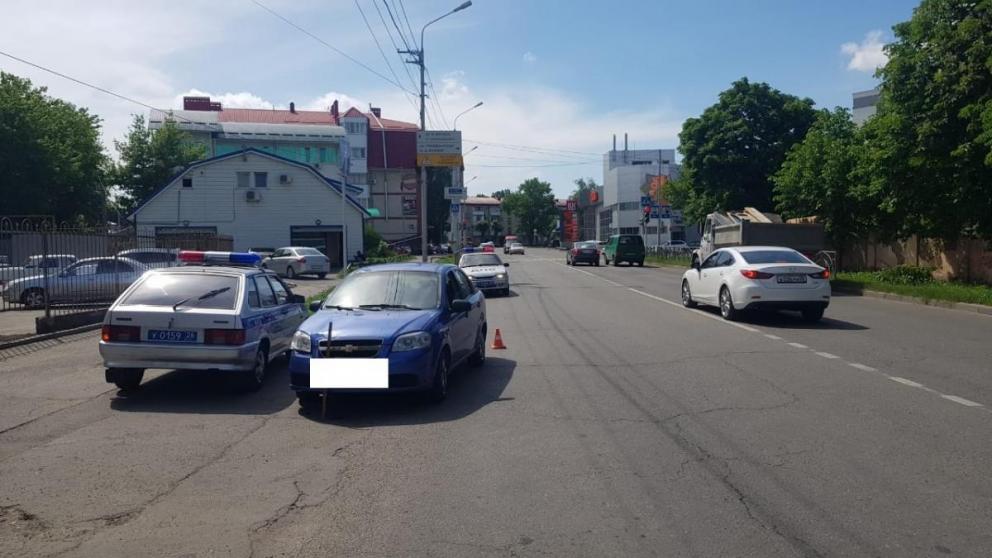 Автоледи, проехавшая на красный свет, сбила 10-летнюю школьницу в Ставрополе