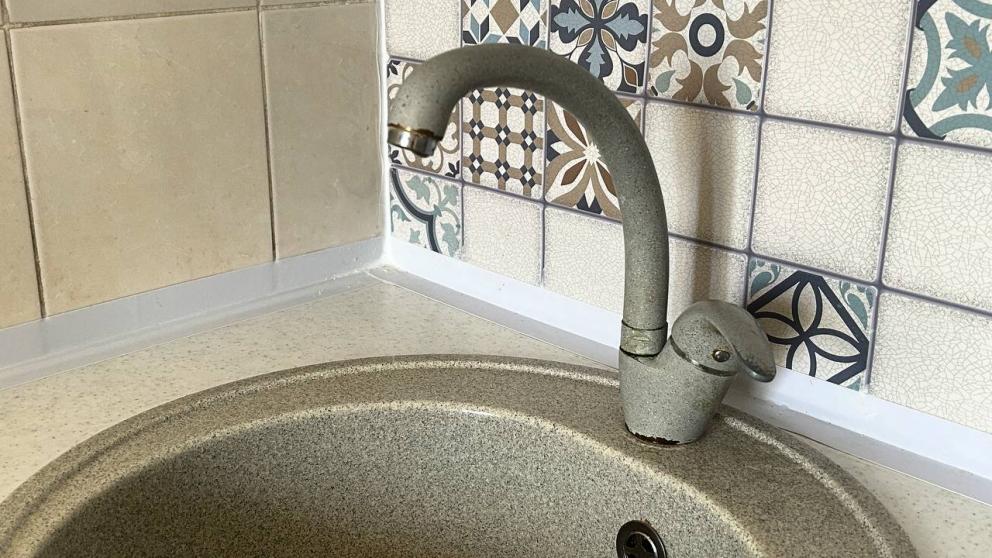 В Кисловодске ряд улиц останется без воды из-за утечки на улице Расковой