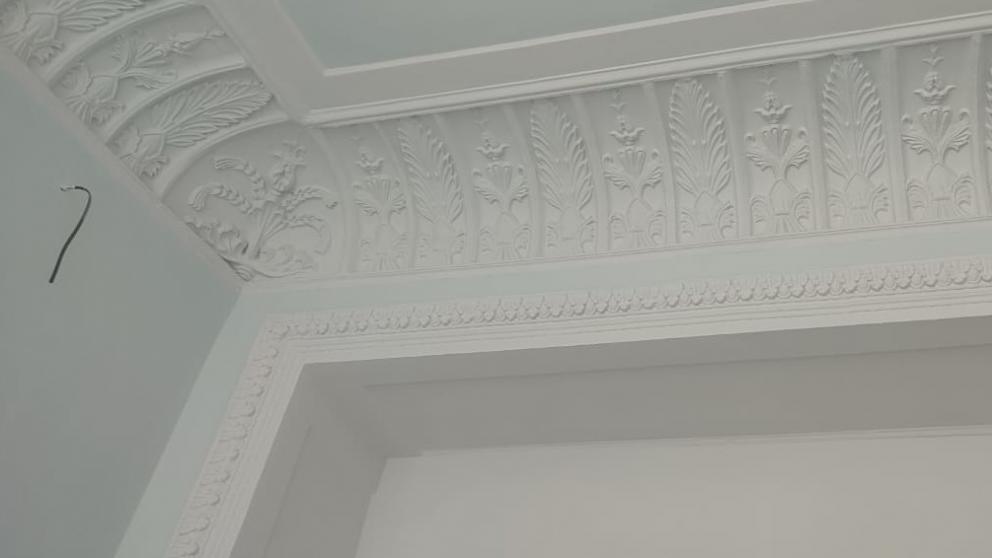 В спортшколе Ставрополя отреставрировали лепнину и восстановили старинный паркет