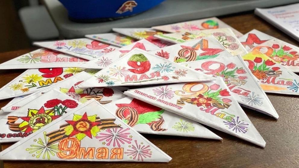 Более 300 поздравительных открыток передали бойцам СВО из Предгорного округа Ставрополья