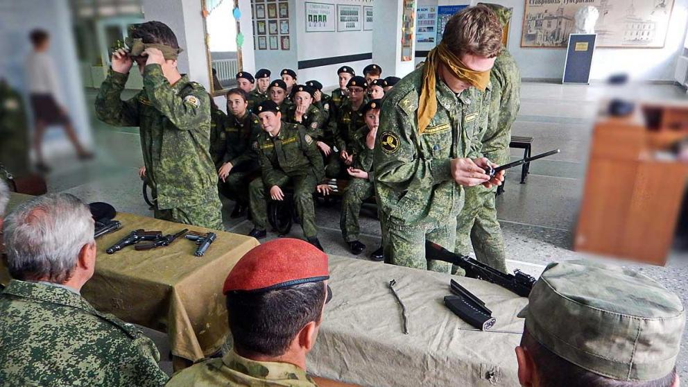 Росгвардейцы провели урок мужества для ставропольских кадетов