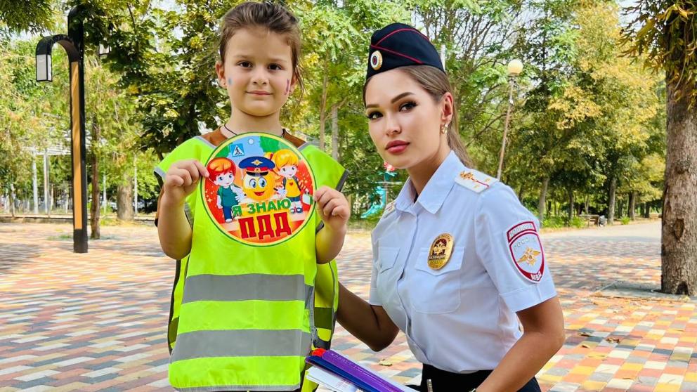 В станице Курской автоинспекторы провели акцию «Стань заметней на дороге!»