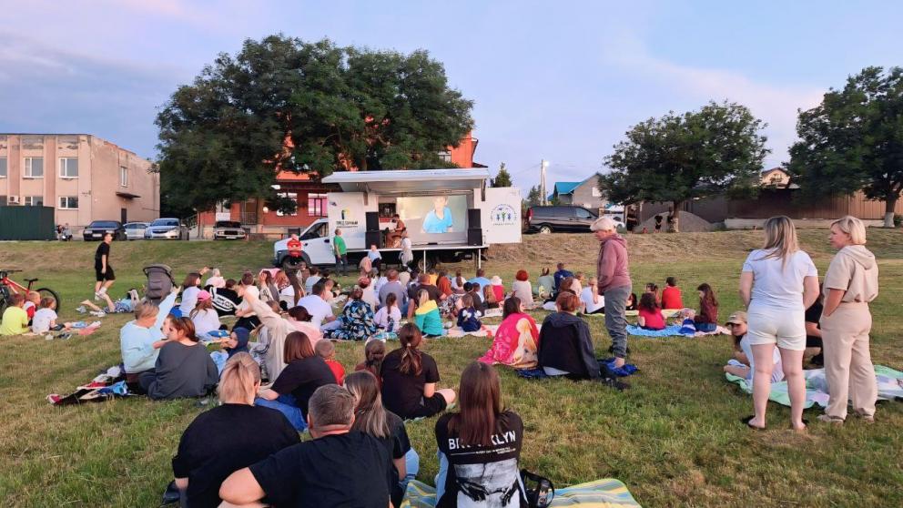 В Предгорном округе запустили бесплатные кинопоказы на свежем воздухе