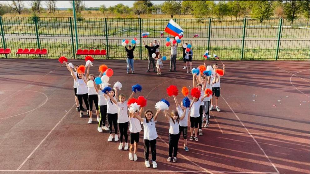 Флешмоб «За Россию» прошёл в Петровском округе