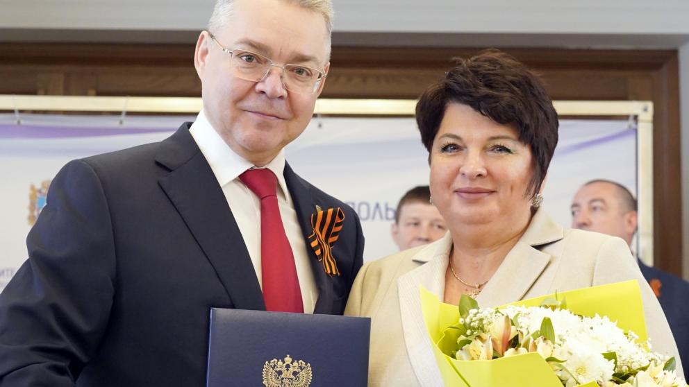 Губернатор Владимиров вручил благодарственные письма активисткам Ставрополья