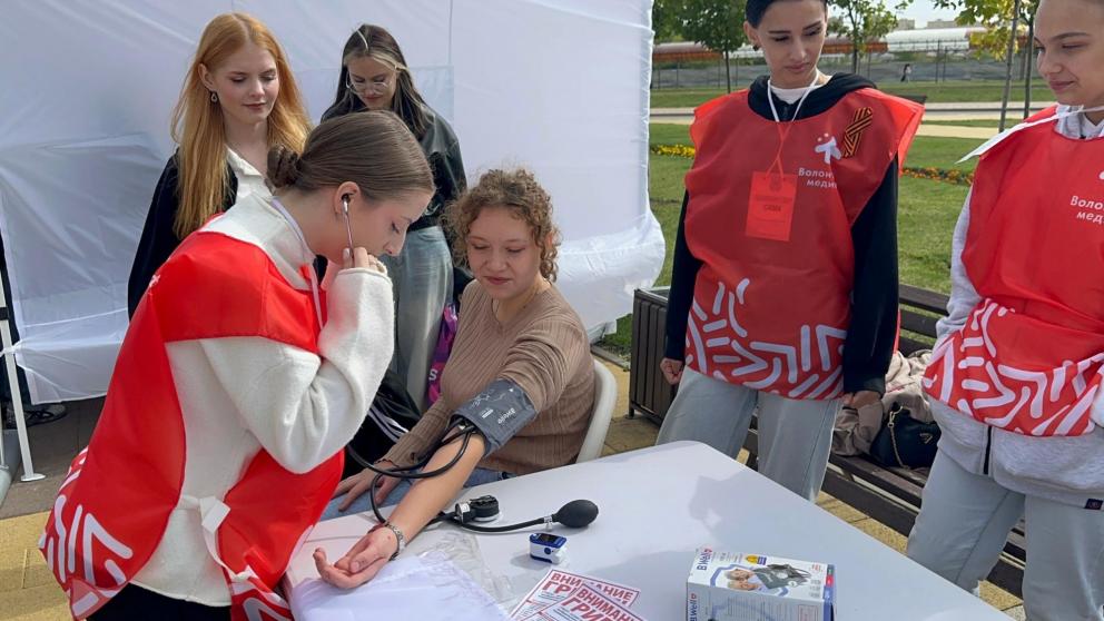 На фестивале в Ставрополе всех желающих научили азам сердечно-легочной реанимации