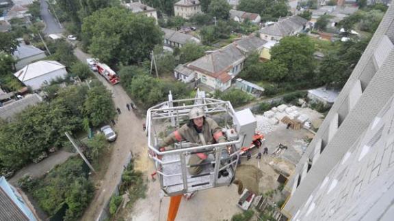 В Ставрополе проведены профессиональные соревнования по тушению пожаров в высотных зданиях