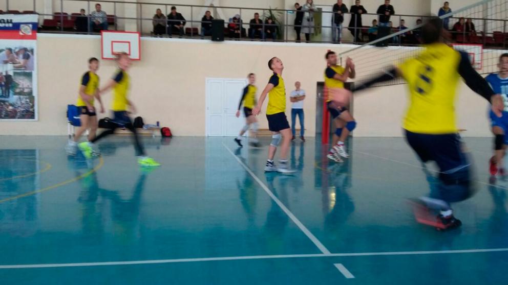 Первый турнир по волейболу памяти Ивана Бахолдина прошел в Александровском районе