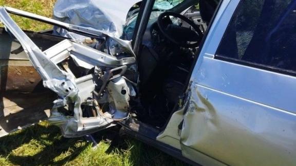 Пожарные спасли пострадавшего в ДТП в Кировском округе
