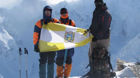 На эльбрусских вершинах прошли горную подготовку спасатели из Ставрополья