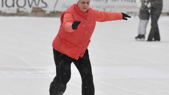 В парке Победы Ставрополя открыт ледовый каток