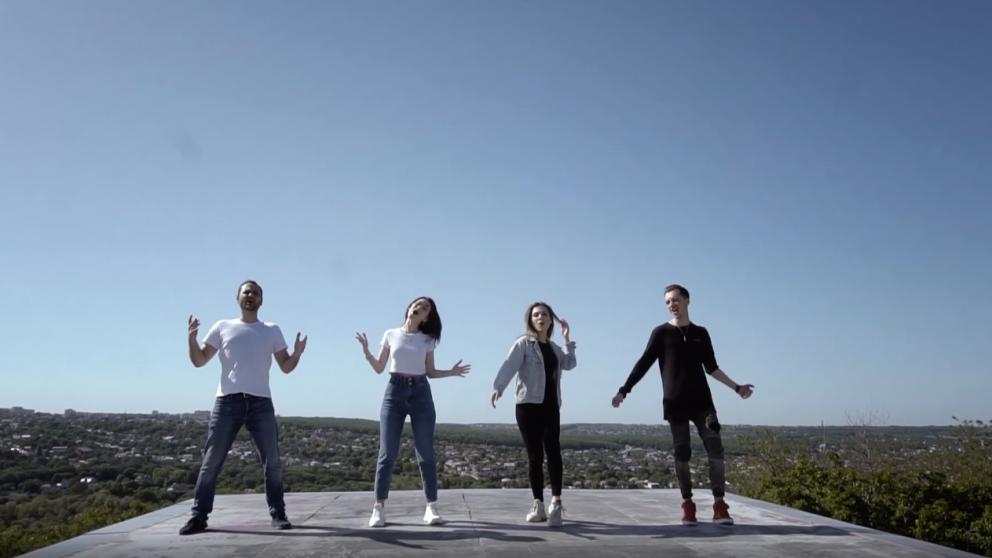 Музыканты из Ставрополя исполнили песню в благодарность медикам