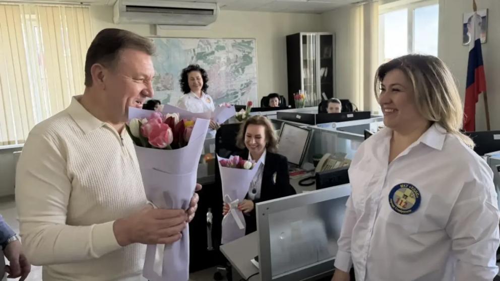 Глава Ставрополя поздравил сотрудниц ЕДДС с Международным женским днём