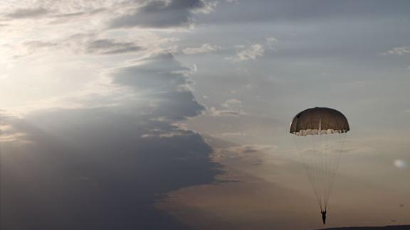В Ставрополе школьников научат прыгать с парашютом