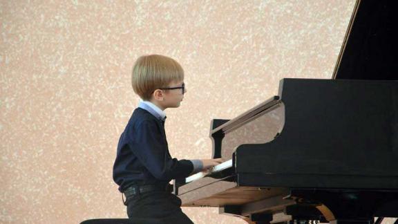 Эмиль Волков и Георгий Аджамян вышли в окружной этап конкурса имени П.И.Чайковского