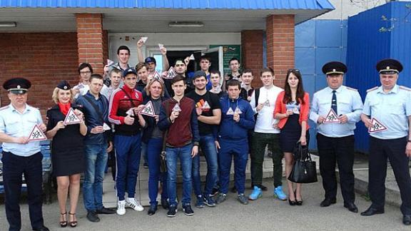 В Невинномысске молодые водители получили «Добрый Знак»