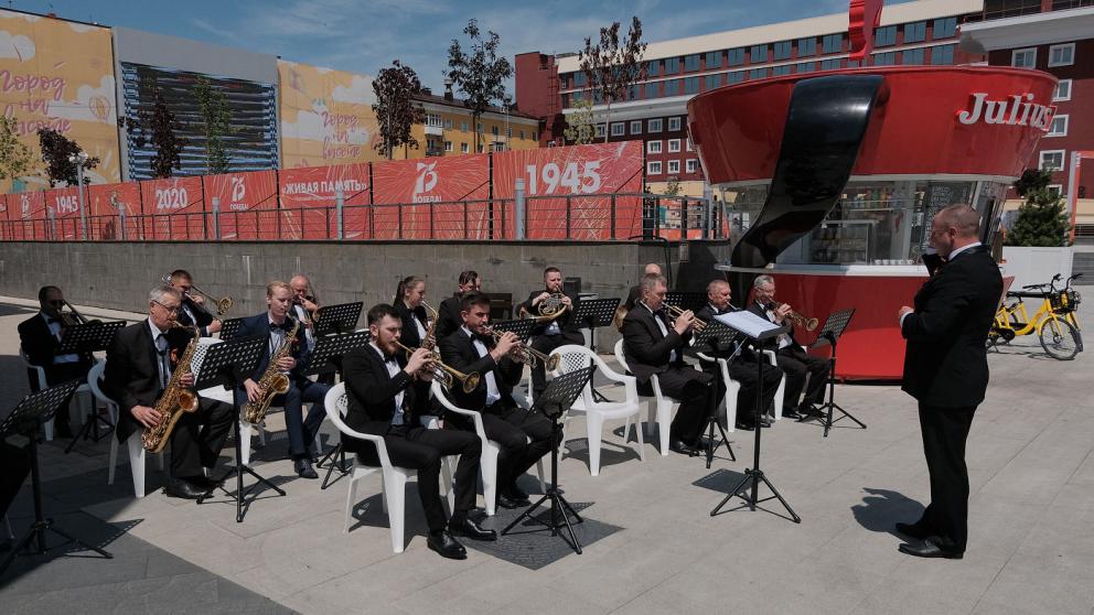 В честь 75-летия Победы на Ставрополье играют военные марши более 30 духовых оркестров