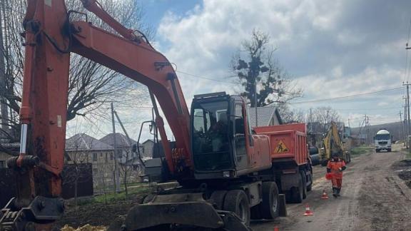 В Ставрополе обустраивают дороги, ведущие к школе на улице Федеральной