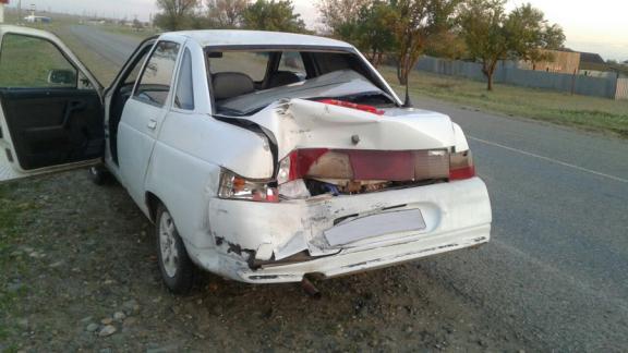 Бензовоз едва не раздавил легковушку на Ставрополье