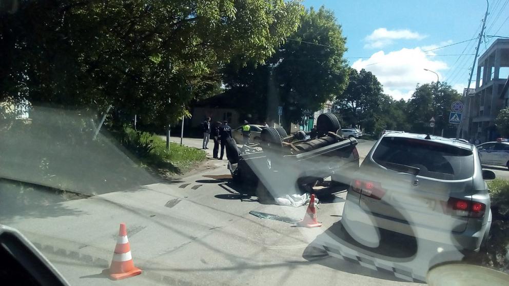 ДТП в Ставрополе создало пробку на перекрестке улиц Ломоносова и Абрамовой