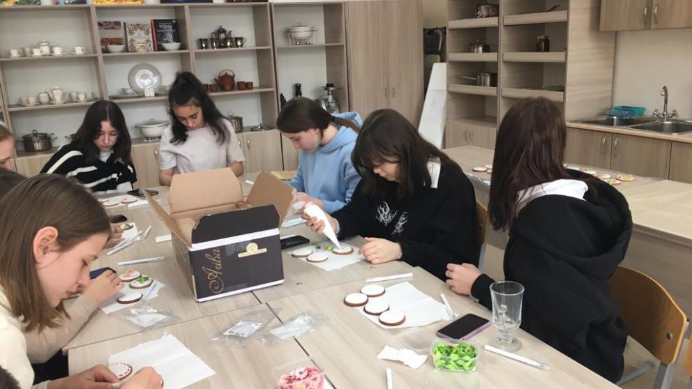 В Ставрополе прошли мастер-классы по росписи пряничных изделий