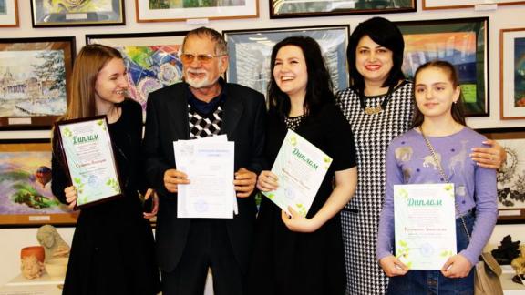 На выставке «Мы в ответе за этот мир!» оценили работы ставропольских детей