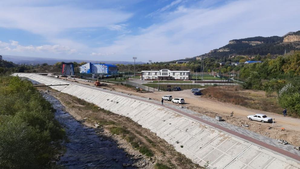 Набережную реки Подкумок благоустраивают в Кисловодске