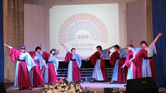 Театральный «Весёлый чемоданчик» из села Дивного признали народным коллективом