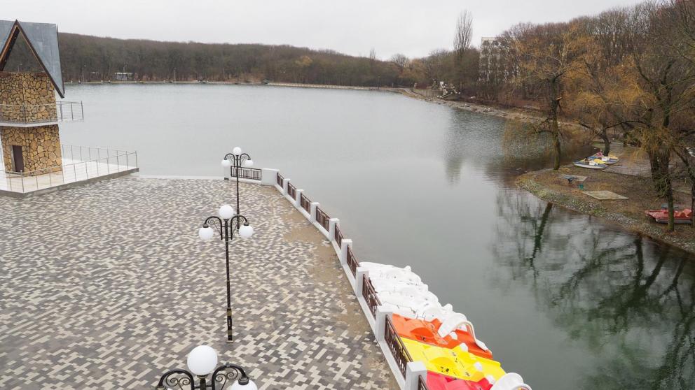 В Железноводске завершают строительство лодочной станции