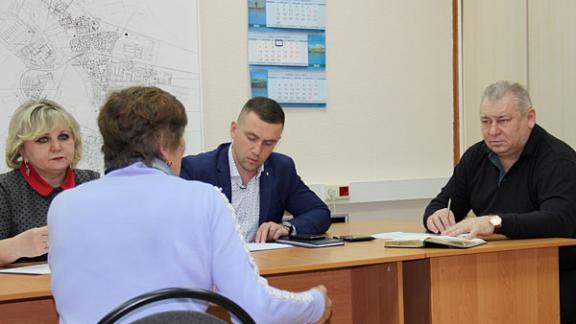 12 горожан побывали на приеме у сити-менеджера Невинномысска