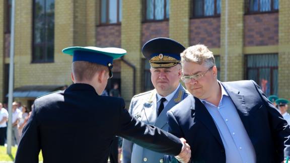 Глава Ставрополья поздравил курсантов-выпускников пограничного института