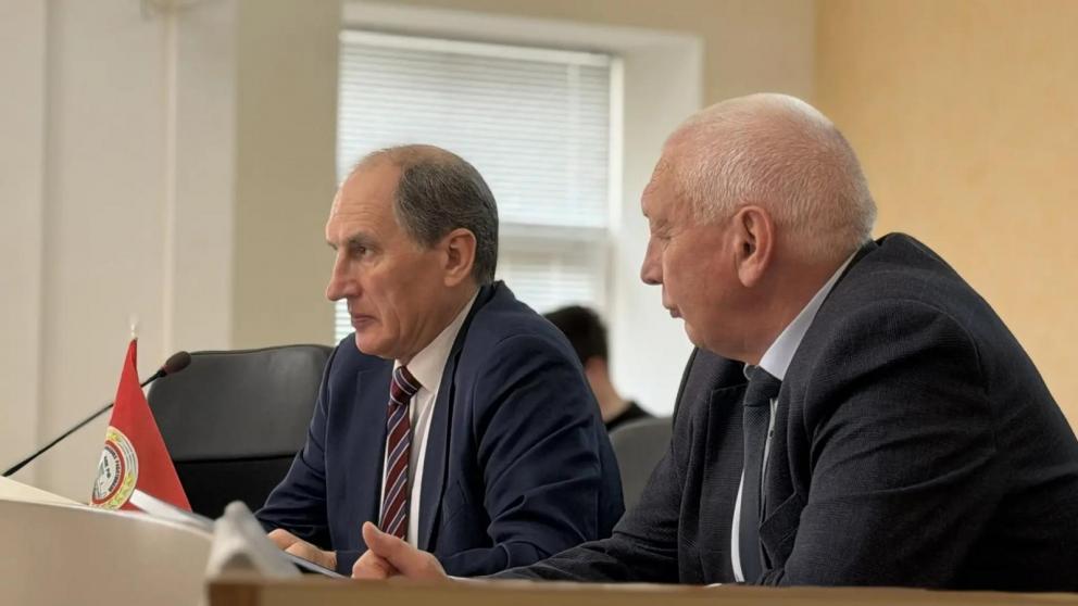 В ходе пяти выездных проверок выявлено около ста нарушений трудового законодательства в АПК