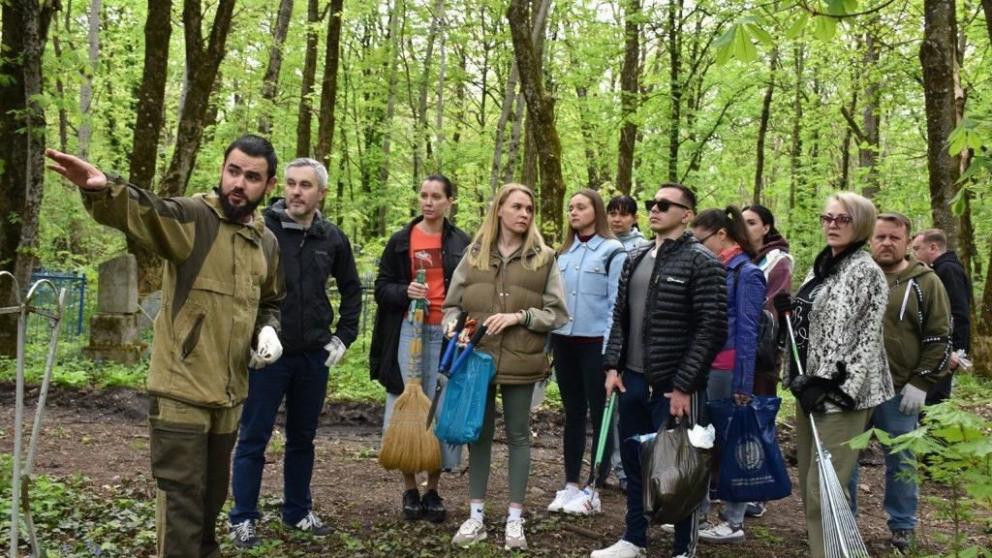 Активисты «Единой России» в канун майских праздников проводят субботники